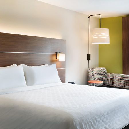 Holiday Inn Express & Suites - Columbus - Worthington, An Ihg Hotel Екстериор снимка