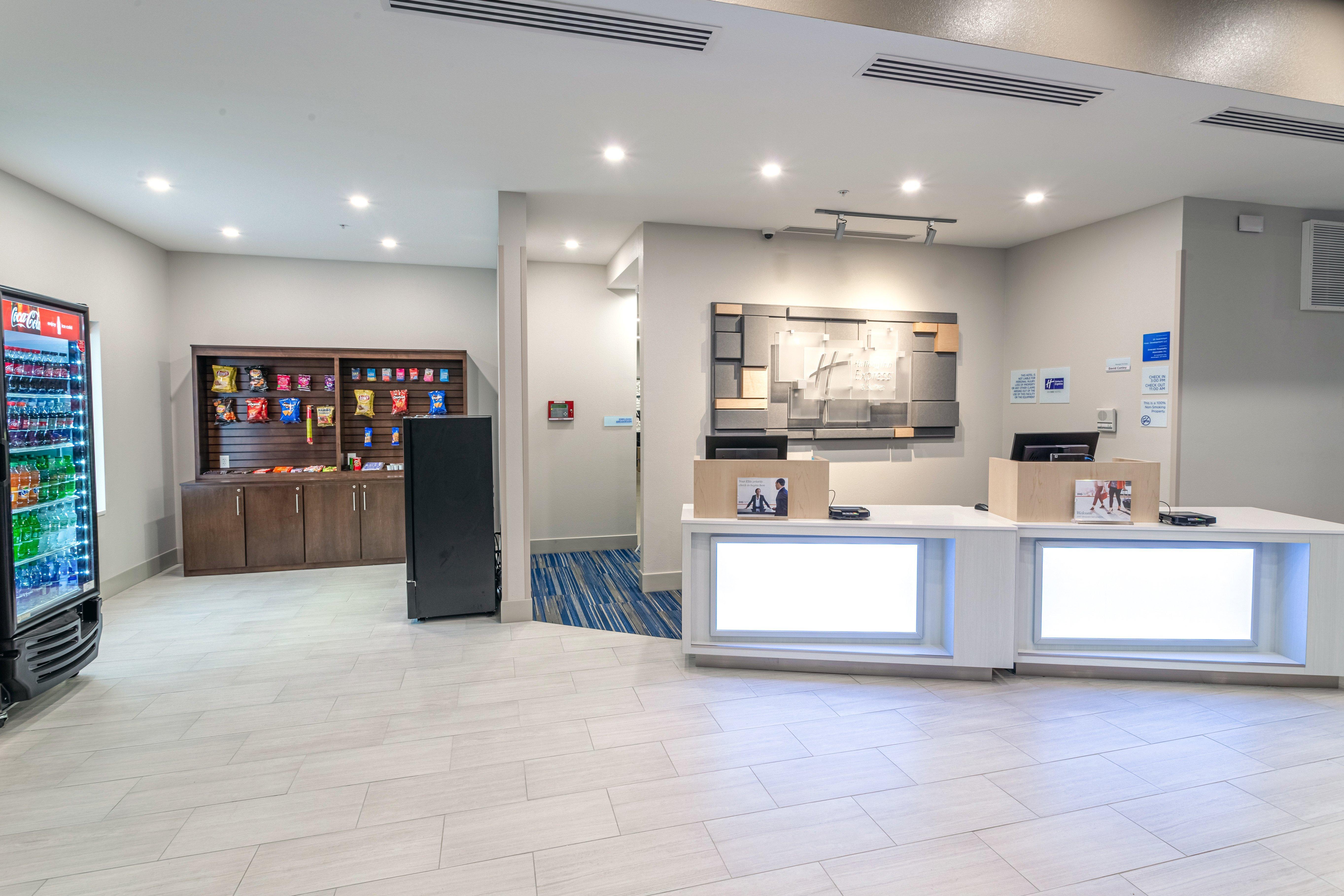 Holiday Inn Express & Suites - Columbus - Worthington, An Ihg Hotel Екстериор снимка