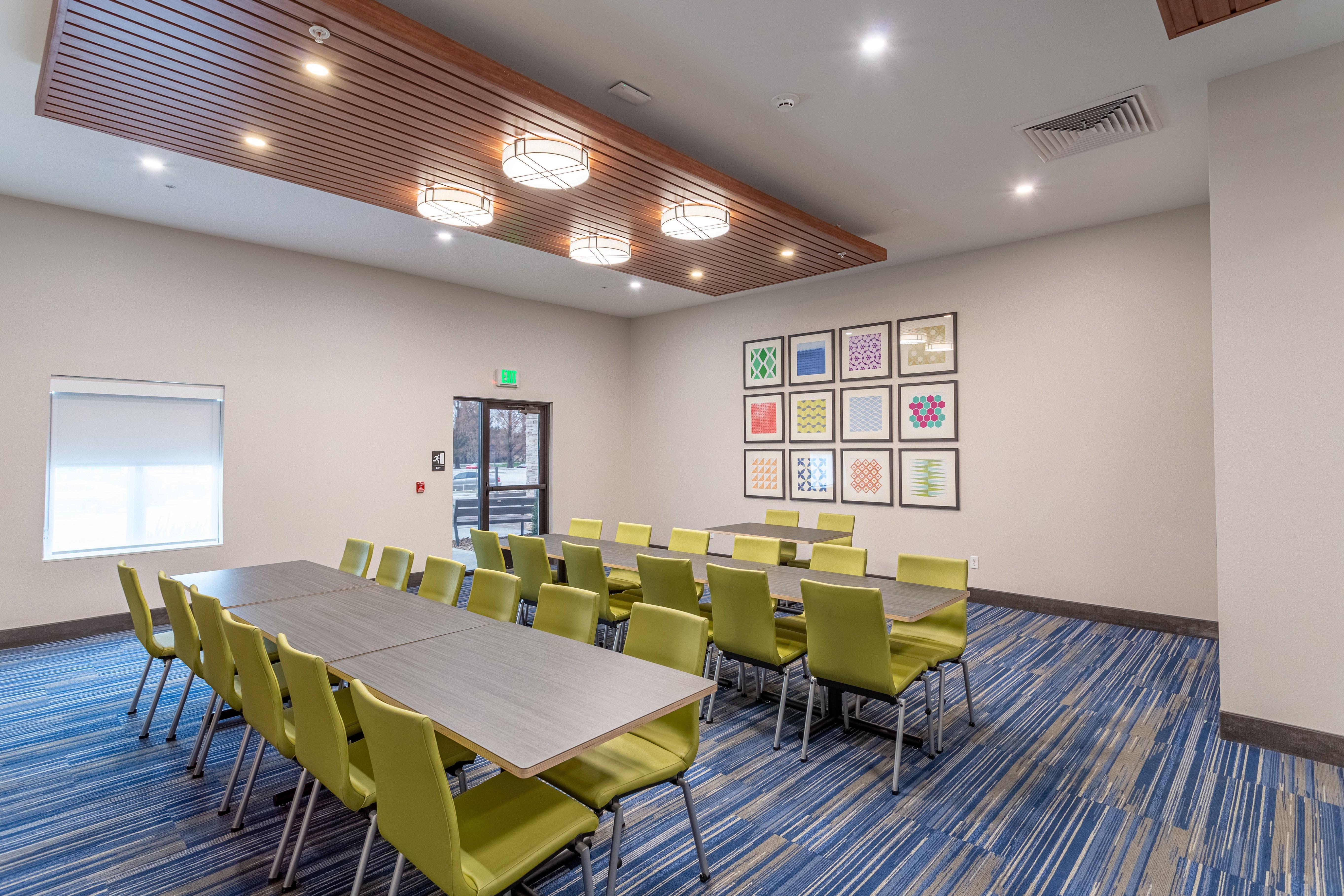 Holiday Inn Express & Suites - Columbus - Worthington, An Ihg Hotel Екстериор снимка