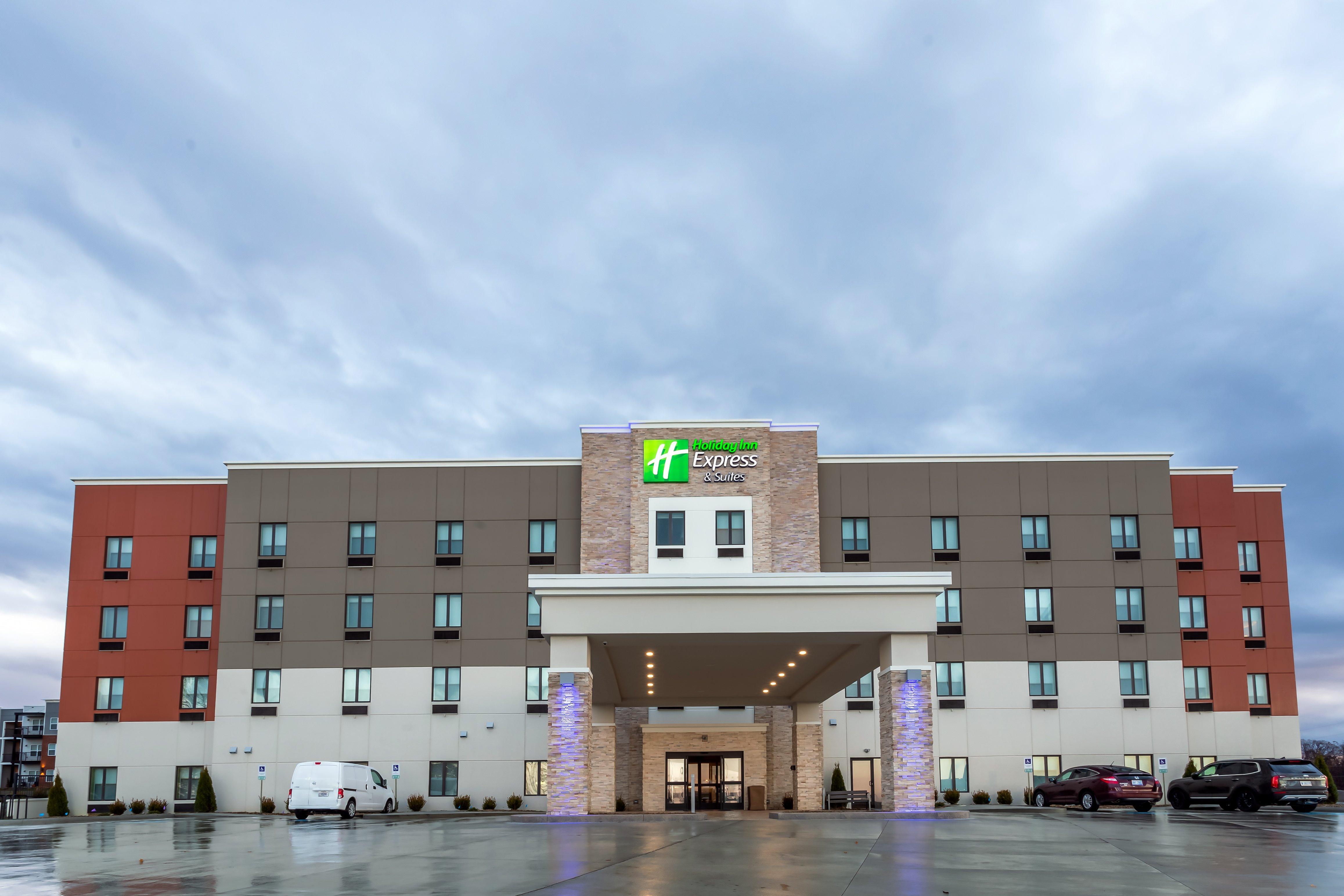 Holiday Inn Express & Suites - Columbus - Worthington, An Ihg Hotel Екстериор снимка